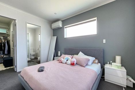 Photo of property in 260 Mark Avenue, Grenada Village, Wellington, 6037