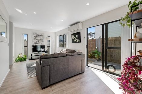 Photo of property in 4 William Bayes Place, Red Beach, 0932