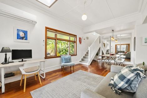 Photo of property in 34 Freeling Street, Island Bay, Wellington, 6023