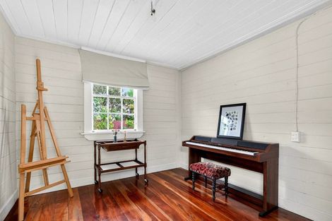 Photo of property in 93 Regent Street, Martinborough, 5711