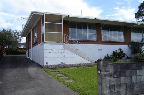 Photo of property in 2/33 Butterworth Drive, Glendene, Auckland, 0602