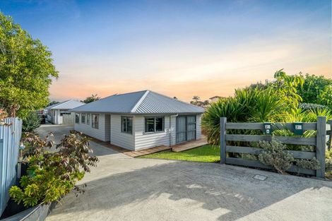 Photo of property in 20 Mcleod Road, Weymouth, Auckland, 2103