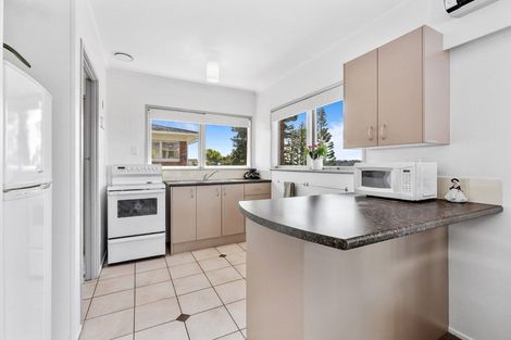 Photo of property in 2/21 Seaview Road, Glenfield, Auckland, 0629