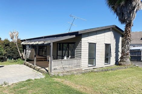 Photo of property in 49 Gosford Drive, Botany Downs, Auckland, 2010