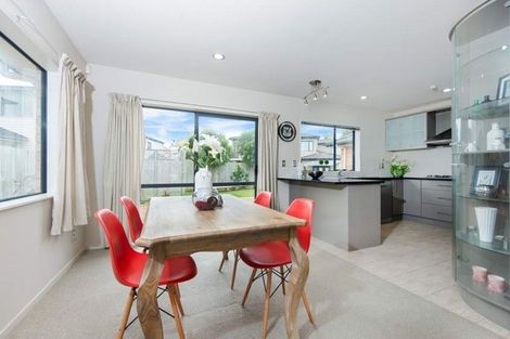 Photo of property in 31 South Kensington Way, Henderson, Auckland, 0612