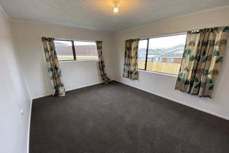 Photo of property in 17 Brougham Place, West Harbour, Auckland, 0618