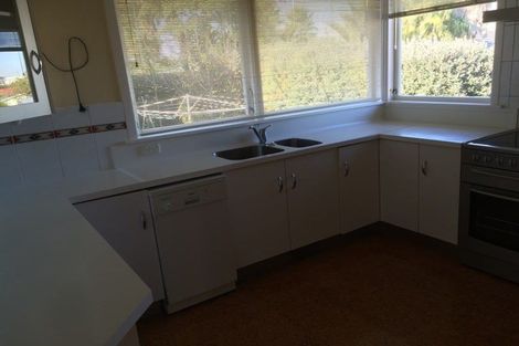 Photo of property in 124 Gossamer Drive, Pakuranga Heights, Auckland, 2010