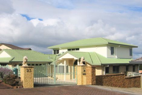 Photo of property in 23 Lobelia Rise, Goodwood Heights, Auckland, 2105