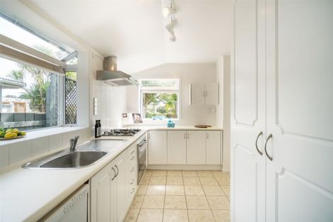 Photo of property in 1/14 Otakau Road, Milford, Auckland, 0620