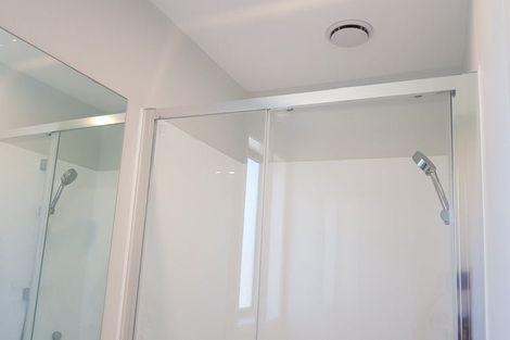 Photo of property in 1/51 Wharf Road, Te Atatu Peninsula, Auckland, 0610