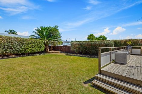 Photo of property in 114a Mcleod Road, Te Atatu South, Auckland, 0610