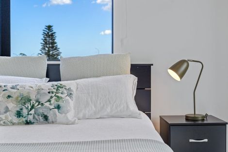 Photo of property in 402/553c Glenfield Road, Glenfield, Auckland, 0629