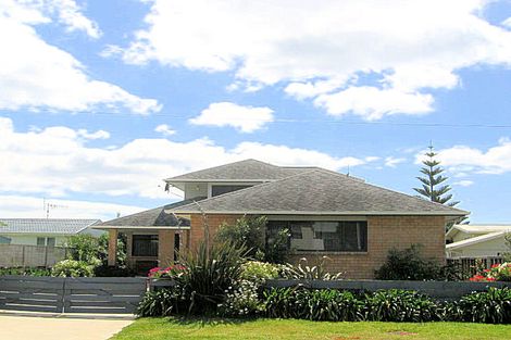 Photo of property in 17 Shaw Road, Waihi Beach, 3611