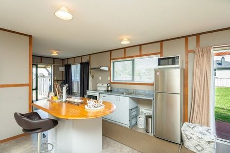 Photo of property in 6 Mavis Avenue, Waikawa Beach, Levin, 5573