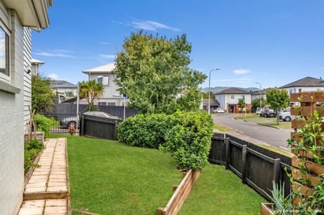 Photo of property in 33 Apple Orchard Way, Sunnyvale, Auckland, 0612