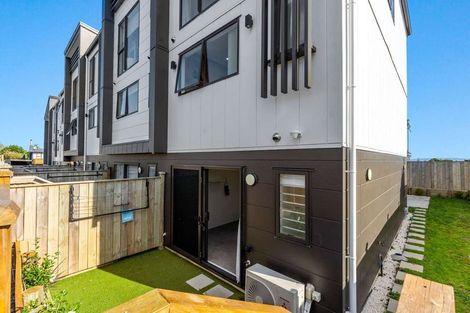 Photo of property in 7/27 Carole Crescent, Pakuranga, Auckland, 2010