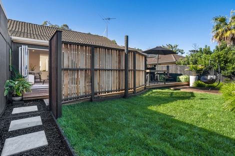 Photo of property in 10 Pixie Place, Pakuranga Heights, Auckland, 2010