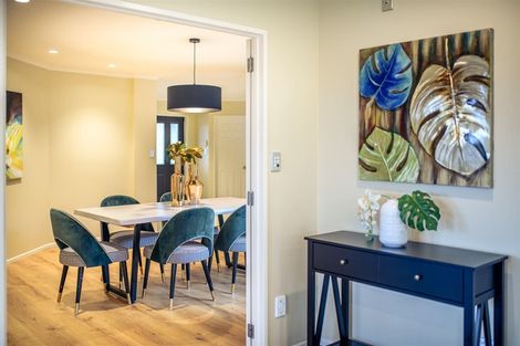 Photo of property in 4 Chelmsley Avenue, Henderson, Auckland, 0612