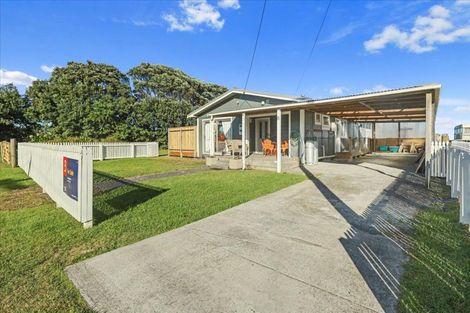 Photo of property in 8 Point Road, Mokau, 4376