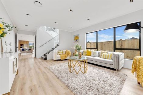 Photo of property in 30 Ballyalton Crescent, Flat Bush, Auckland, 2019