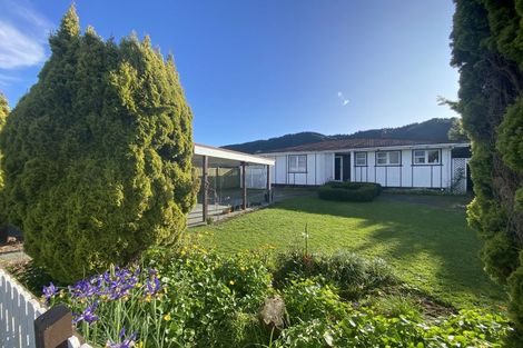 Photo of property in 15 Holdsworth Avenue, Trentham, Upper Hutt, 5018