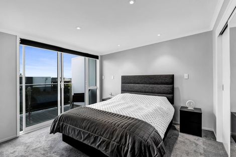 Photo of property in 5b Catherine Crescent, Moturoa, New Plymouth, 4310