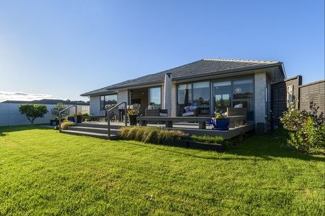 Photo of property in 12 Vantage Place, Omokoroa, 3114