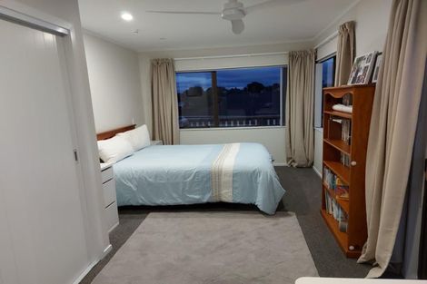 Photo of property in 15 Litchfield Place, Clarks Beach, 2122