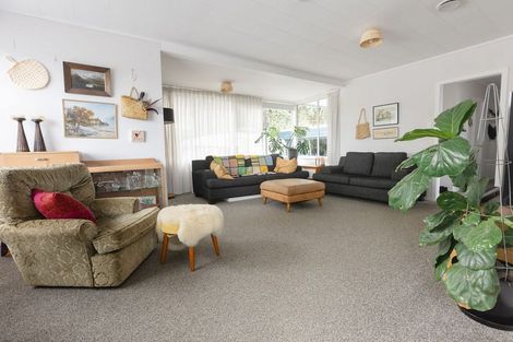 Photo of property in 5 Poharama Place, Marfell, New Plymouth, 4310