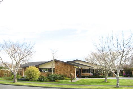 Photo of property in 4 Kinross Drive, Merrilands, New Plymouth, 4312