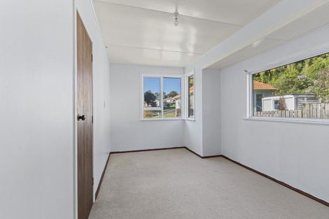 Photo of property in 70 Glenpark Avenue, Frankleigh Park, New Plymouth, 4310