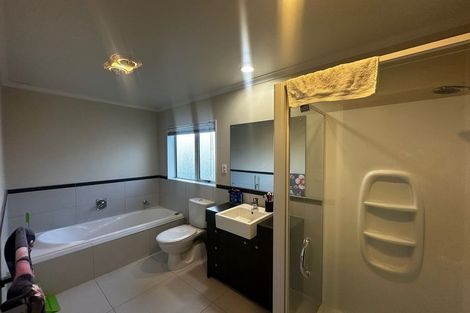 Photo of property in 3 Lorenzo Way, Flat Bush, Auckland, 2016