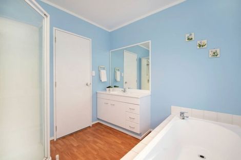 Photo of property in 204 Botany Road, Botany Downs, Auckland, 2010