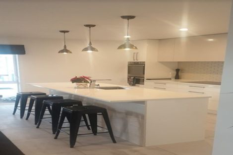 Photo of property in 118 Johnstone Drive, Fitzherbert, Palmerston North, 4410