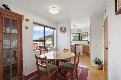 Photo of property in 2/9 Milwaukee Place, Glendene, Auckland, 0602