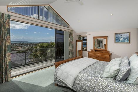 Photo of property in 10 Ashburn Close, Orewa, 0931