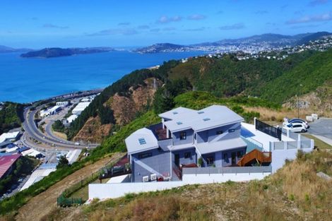 Photo of property in 35 Grumman Lane, Newlands, Wellington, 6037