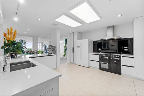 Photo of property in 10a Eastcliffe Road, Castor Bay, Auckland, 0620