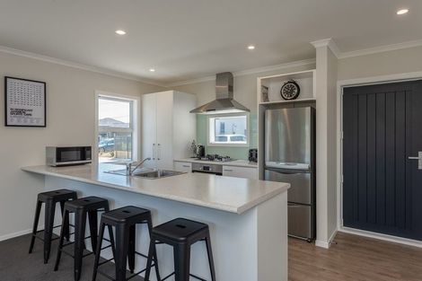 Photo of property in 2/20 Glanmire Road, Newlands, Wellington, 6037