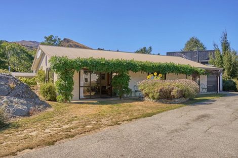Photo of property in 11 Inverness Crescent, Arrowtown, 9302