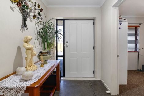 Photo of property in 19 Heaphy Place, Pukehangi, Rotorua, 3015