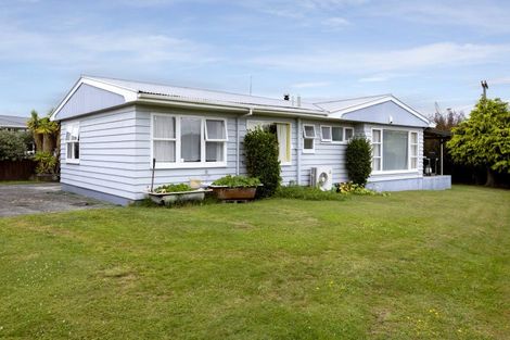 Photo of property in 2 Tamatea Road, Taupo, 3330