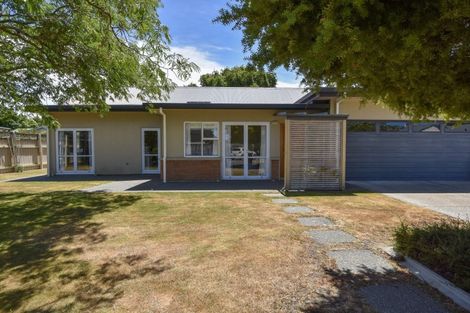 Photo of property in 26 Deller Drive, Carterton, 5713