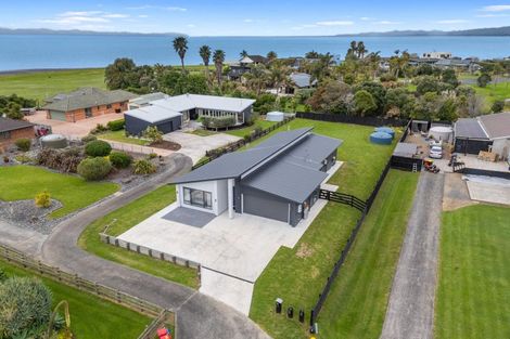 Photo of property in 16 Mylindas Road, Whakatiwai, Miranda, 2473