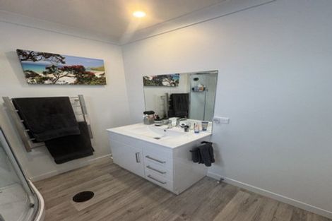 Photo of property in 5 Ara Patukawenga, Tawa, Wellington, 5028