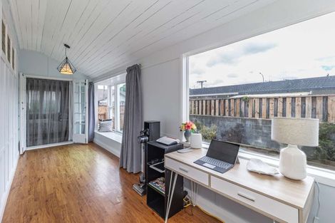 Photo of property in 556a Queen Street East, Levin, 5510