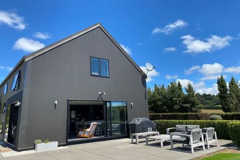 Photo of property in 92 Sinclair Road, Browns, Winton, 9782