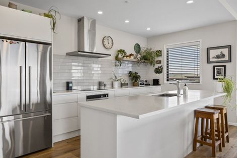 Photo of property in 14 Pukenamu Road, Rainbow Point, Taupo, 3330