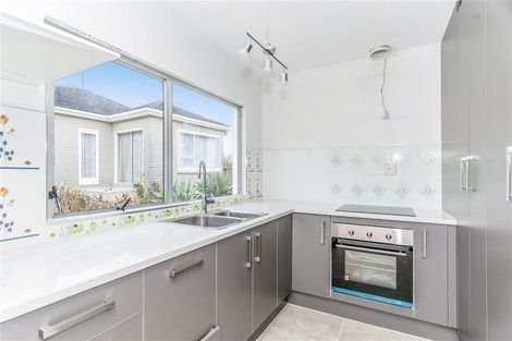 Photo of property in 1/3 Exmouth Road, Northcote, Auckland, 0627