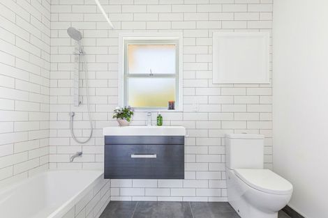 Photo of property in 2/18 Westwell Road, Belmont, Auckland, 0622